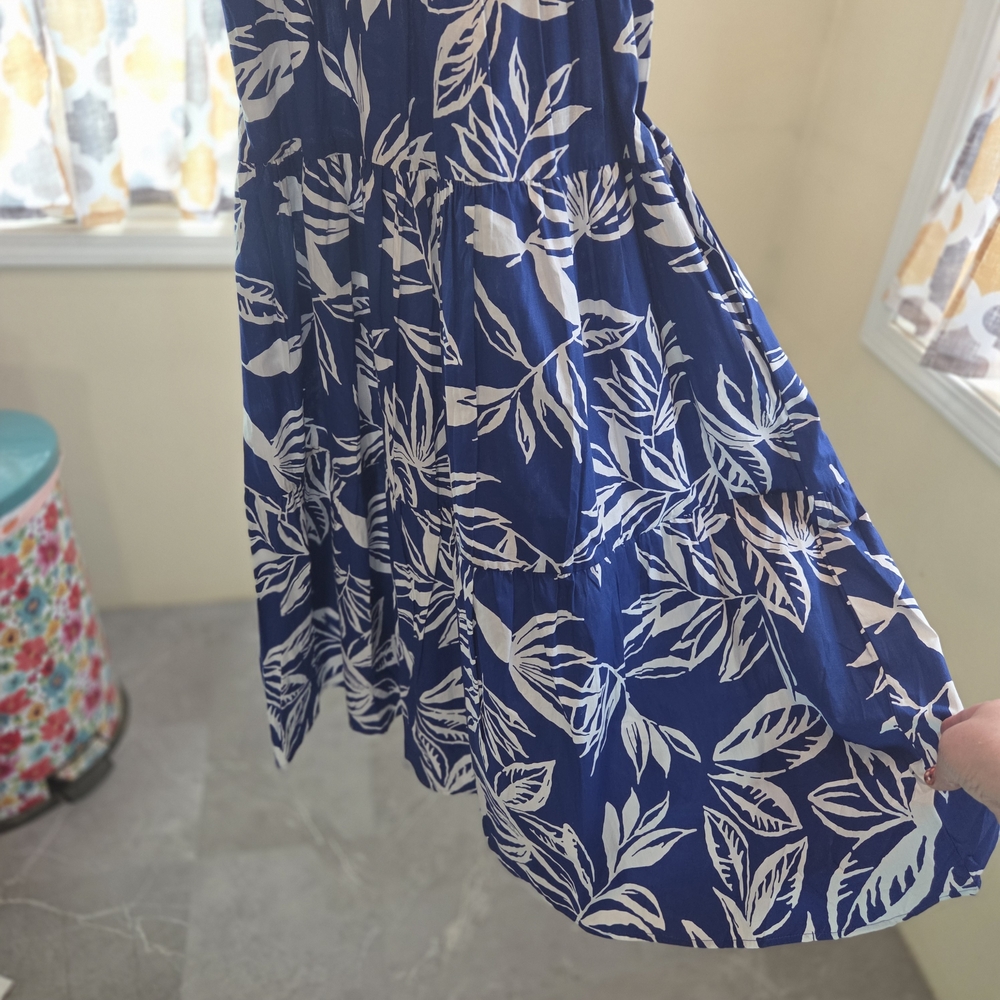 NWT Chic Blue and White Leaf Pattern Hawaiian Style Maxi Dress. Size S. KKCP - Picture 4 of 14